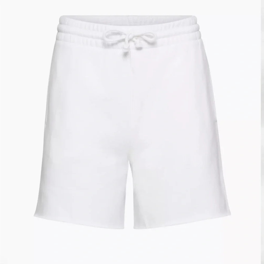Aritzia TNA NWT Cozy Fleece Boyfriend 6” Sweatshort Size XL White